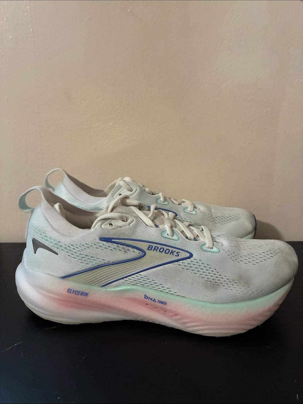 Brooks Women's Glycerin 22 running shoes size 10